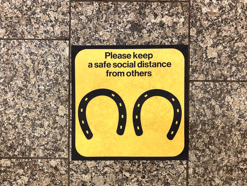 horseshoe Social distancing decal in nyc subway