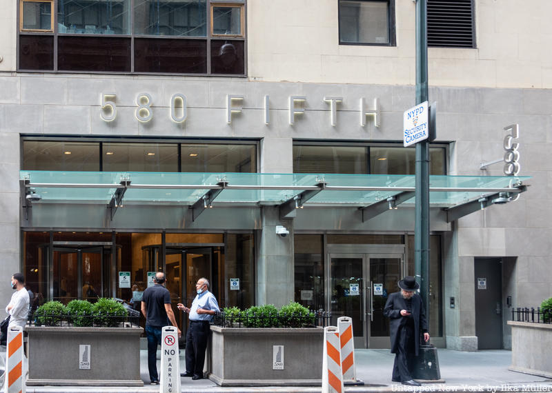 580 Fifth Avenue entrance