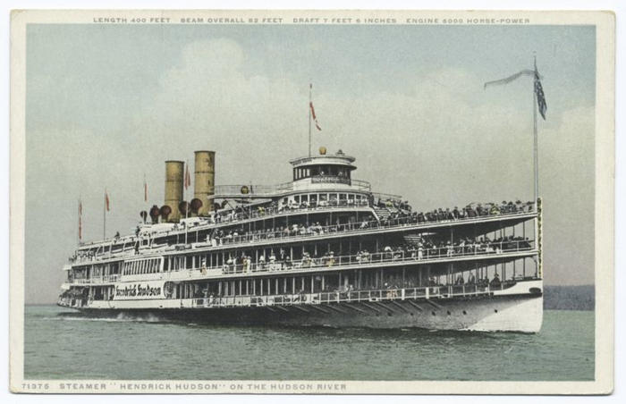 Hudson River Steamboat postcard