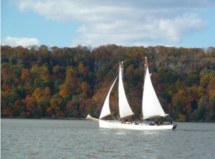 Fall foliage cruise on the Hudson River