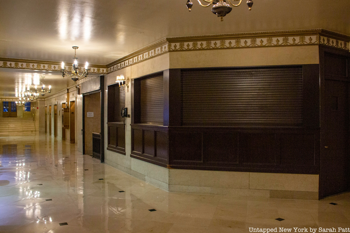Roosevelt Hotel passageway