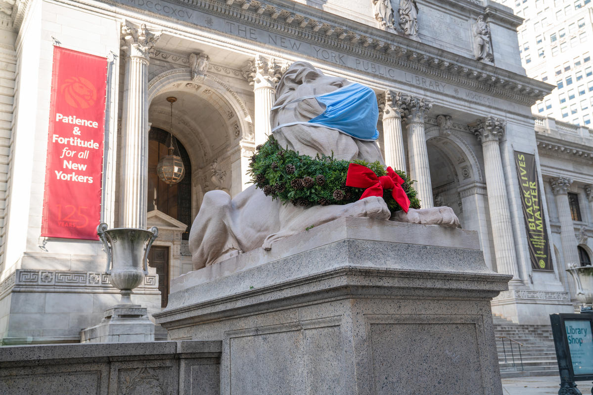New York Public Library lions with wreaths for the holidays