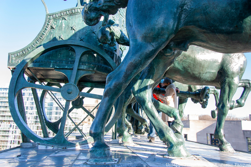 Chariot and horse legs on top of the Soldiers' and Sailors' Memorial Arch