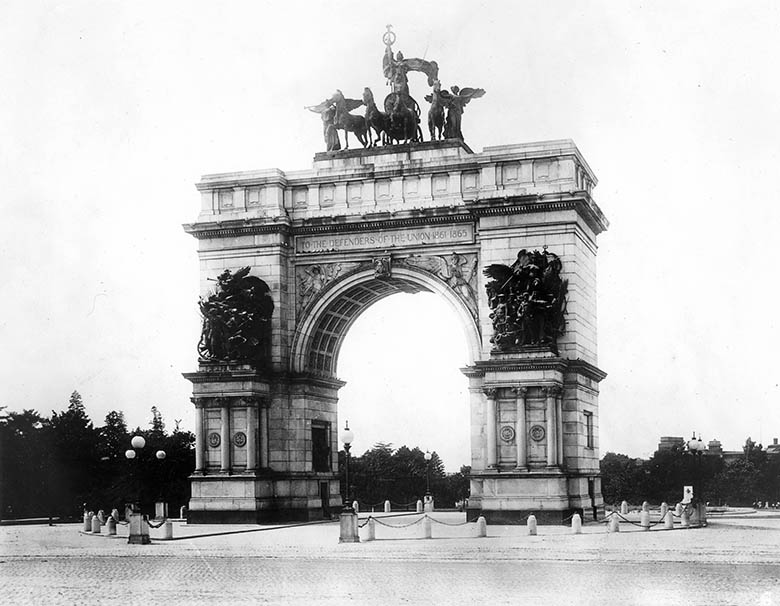 Soldiers' and Sailors Memorial Arch circa 1905