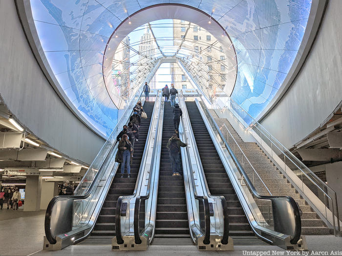escalators in penn station