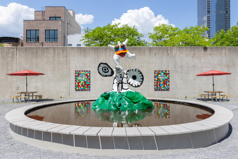 La Femme et L'oiseau fontaine and The Stories of the Past Rejoice through Children's Skies, Photo by Marissa Alper, Courtesy of  MoMA PS1.