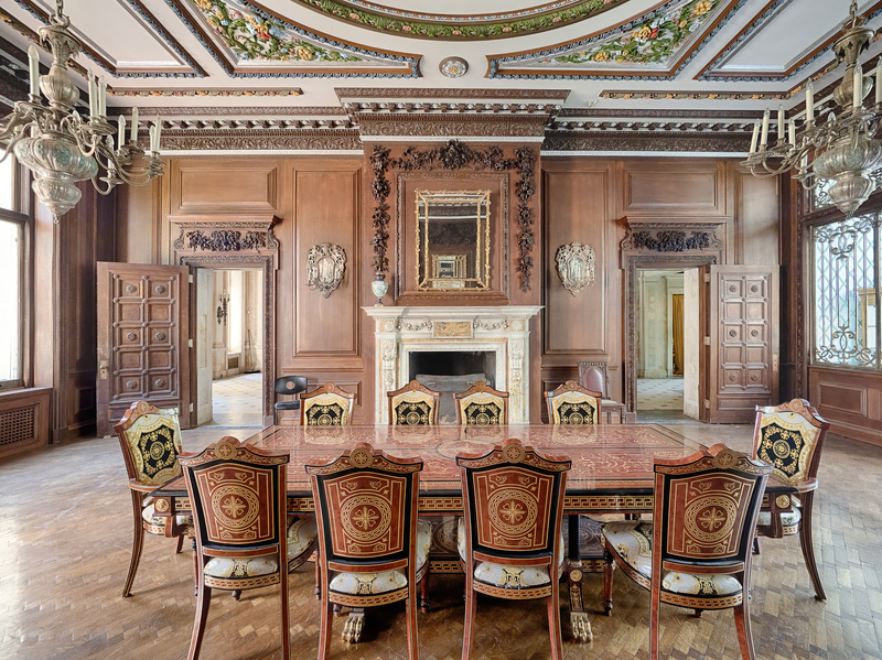 Dining room of Winfield Mansion.