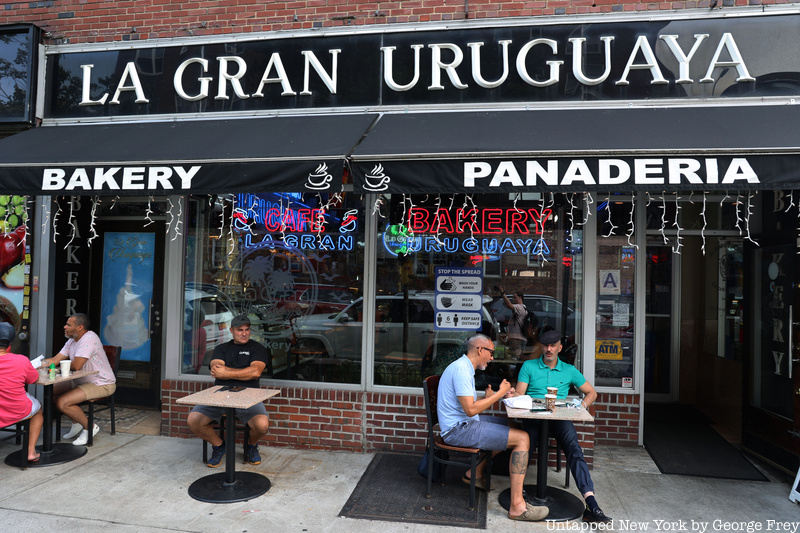 La gran Uruguaya Bakery serves desserts and breads in Queens.