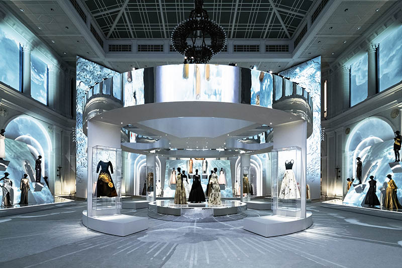 Christian Dior Designer of Dreams exhibition rotunda