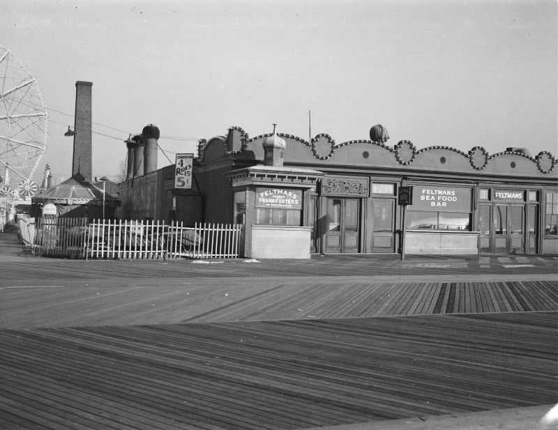 Feltmans Seafood Bar at Coney Island in 1940