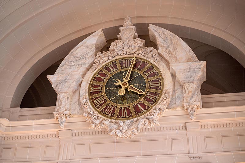 Clock in train station in Around the World in 80 Days