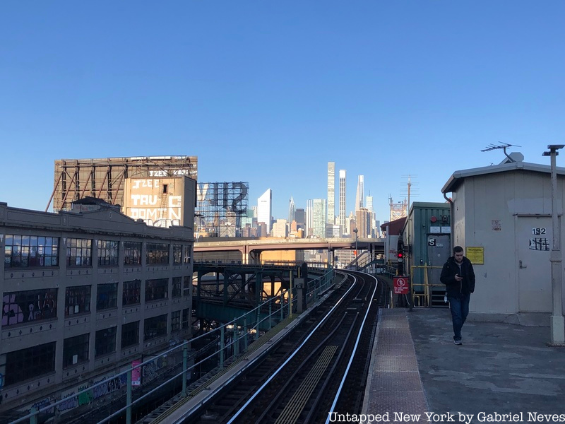 view of manhattan from the flushing-bound 7 platform at Queensboro Plaza