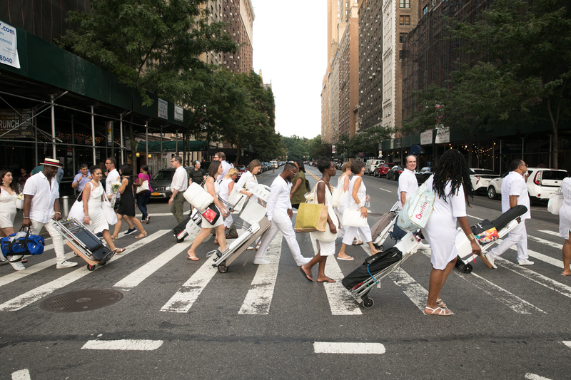 New Yorkers traveling to a Dîner en Blanc event.
