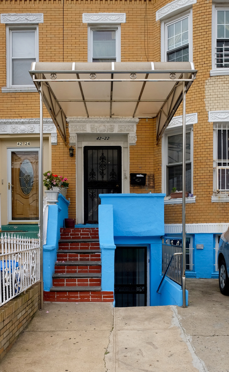 A Queens house in Elmhurst with a bright blue stoop