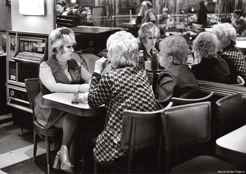 Women eating at Dubrow's Cafeteria