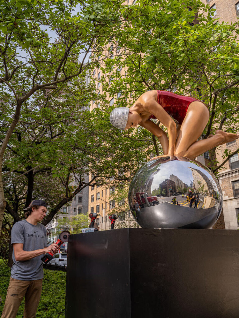 Swimmer sculpture on Park Avenue