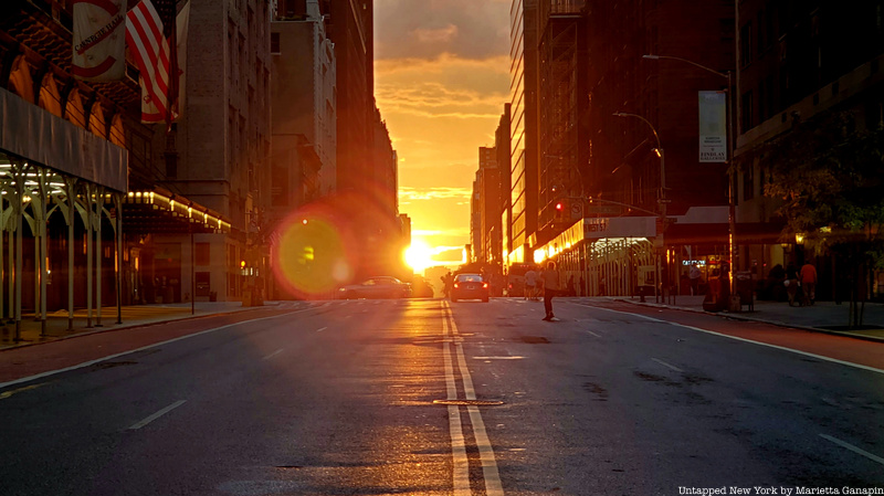 Manhattanhenge as seen from 57th Street and 9th Avenue