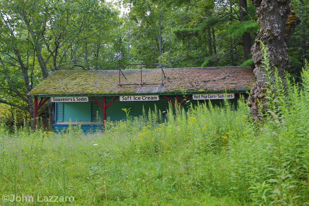 Abandoned Catskill Game Farm refreshment building