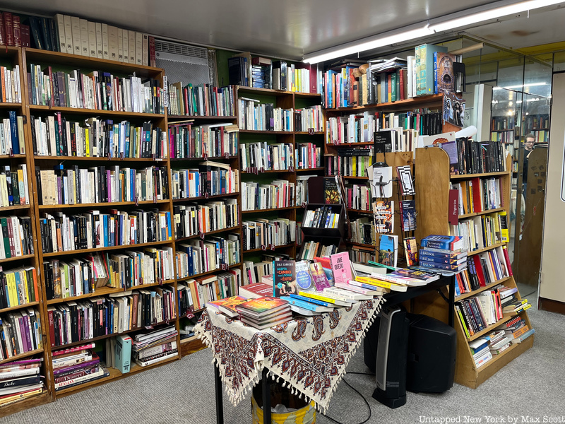 Librería Barco de Papel bookstore in Queens