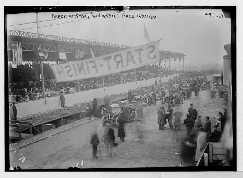Starting line of the 1908 Vanderbilt Cup races