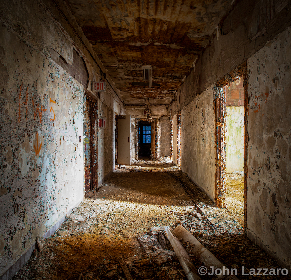 Abandoned hallway at Kigns Park