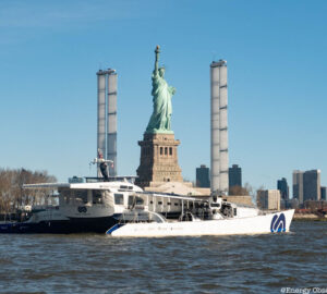 Energy Observer in front of the Statue of Liberty
