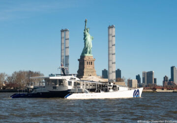 Energy Observer in front of the Statue of Liberty
